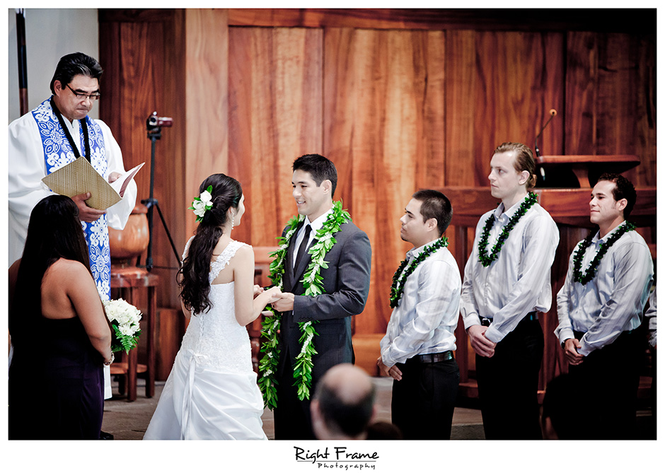 Memorial Chapel Wedding Honolulu by RIGHT FRAME PHOTOGRAPHY