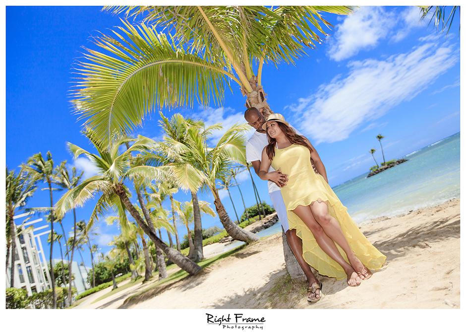 Photographers in Honolulu Hawaii Claudette by RIGHT FRAME PHOTOGRAPHY