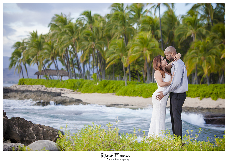 Photographers in Honolulu Hawaii Claudette by RIGHT FRAME PHOTOGRAPHY