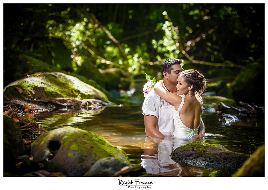 Wedding Photographers in Oahu HI Leysan by RIGHT FRAME PHOTOGRAPHY