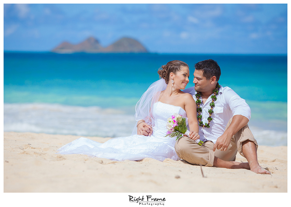 Wedding Photographers in Oahu HI Leysan by RIGHT FRAME PHOTOGRAPHY