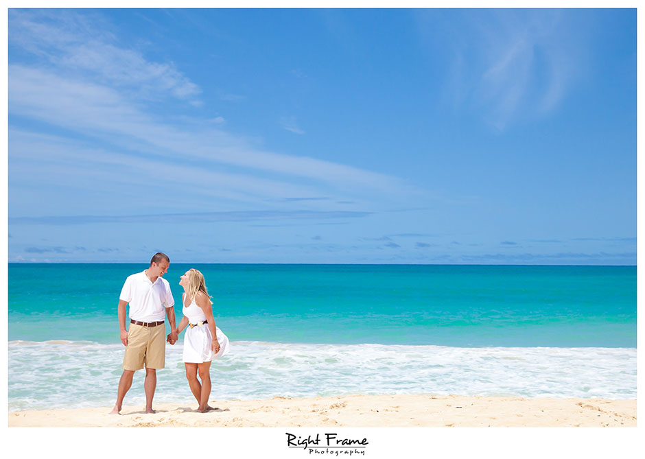 Photographers in Oahu Hawaii Sarah by RIGHT FRAME PHOTOGRAPHY