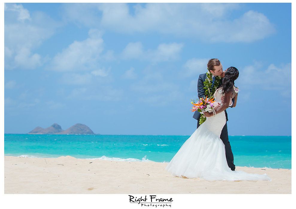 Hawaii Destination Wedding Oahu by RIGHT FRAME PHOTOGRAPHY