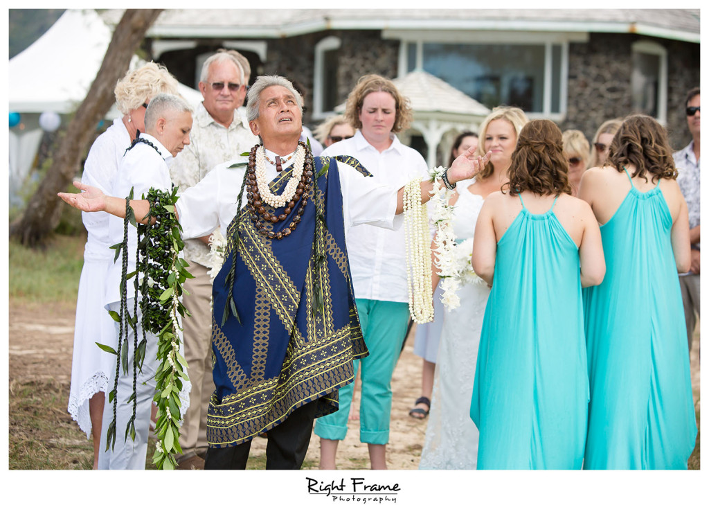 Hawaii Beach Wedding at Hale Pohaku Waimanalo by RIGHT FRAME PHOTOGRAPHY