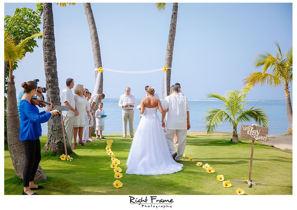 Wedding In Kahala Beach Right Frame 100 Kahala Beach Wedding Oahu Photographer