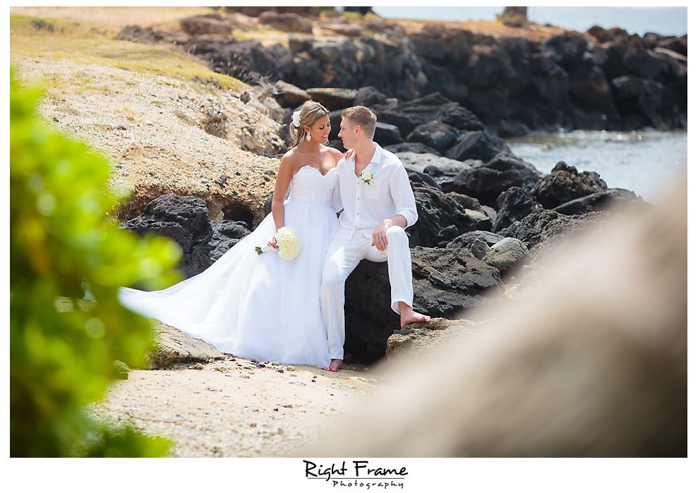 Wedding In Kahala Beach Right Frame 116 Kahala Beach Wedding Oahu Photographer