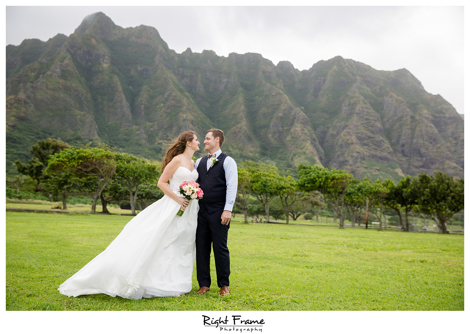 Hawaii Kualoa Ranch Wedding At Paliku Gardens By Right Frame Oahu Hawaii Kualoa Ranch Wedding Paliku Gardens